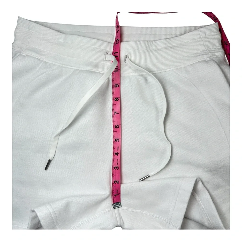 NWT Lululemon Scuba‎ High-Rise Short 5